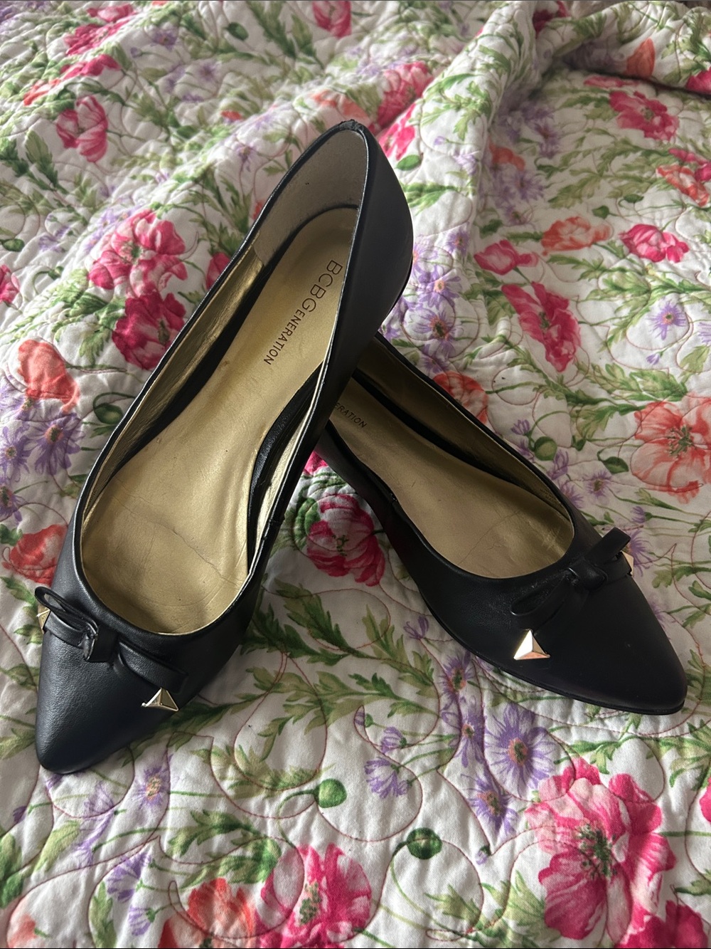 7.5 - BCBG Black Pointed-Toe Ballet Flats with Bow & Pyramid Studs